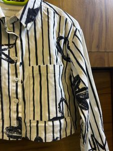 grapic crop shirt