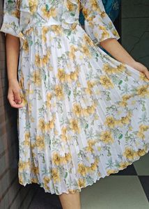 Floral Print Pleated Midi Dress