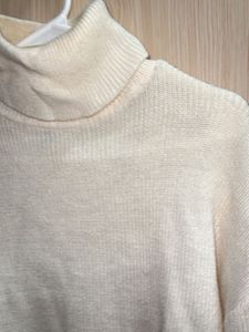 H&amp;M Cozy White Turtleneck Sweater