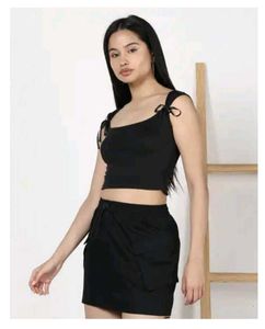 Chic Black Cropped Tank Top