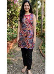 Vibrant Sleeveless Kurta