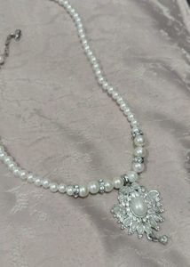 Elegant Pearl Pendant Necklace