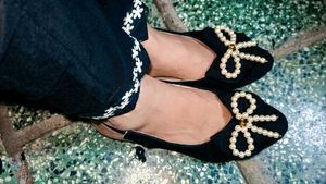 Elegant Black Ballet Flats with Pearl Bows
