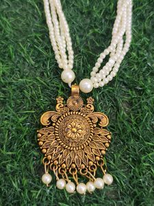 Pearl &amp; Gold Pendant Necklace
