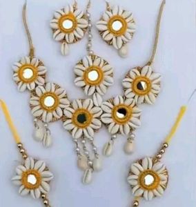 Boho Daisy &amp; Cowrie Shell Jewellery Set