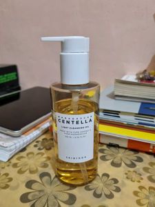 SKIN1004 Madagascar Centella Light Cleansing Oil