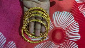 Set of Elegant Gold Bangles