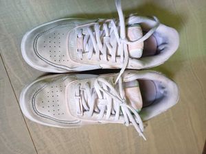 Sneakers / Shoes