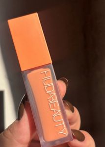 Huda Beauty color corrector - mango