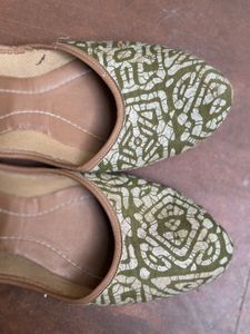 Ethnic Printed Juttis – Size 12 (EU 40)