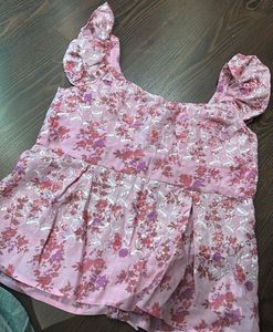 beautiful chic top with ruffle sleeves.