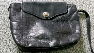 Chic Black Crocodile-Embossed Crossbody Bag