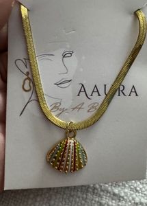 Gold Tone Shell Pendant Necklace