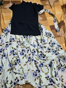 Ruffled pant (skirt flare) with navy top