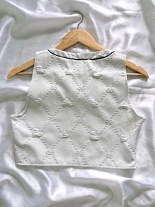 Chic Embroidered Sleeveless Crop Top