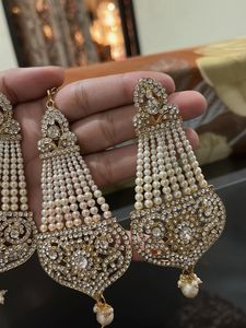 earring with mang tikka