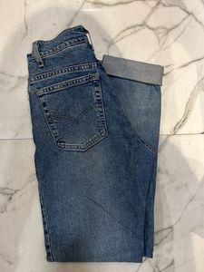 Levi’s Light Wash Baggy Jeans
