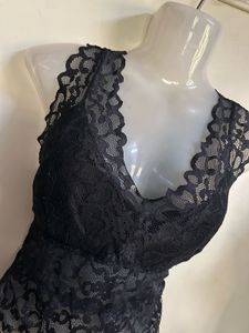 Black Lace V-Neck Sleeveless Top
