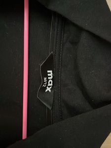 Max - Black Shrug | M