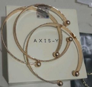 Set of 3 Elegant Gold Bangles