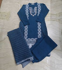 Elegant Blue Embroidered Kurta