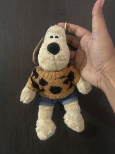 plush Gromit keychain wearing a tan leopard