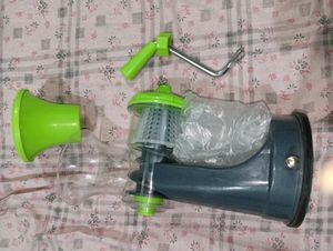 Wellstick Kitchenware Premium Nano Pulpy Fruit And Vegetable Juicer (Multicolour)