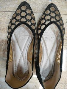 Stylish Black Flats