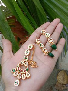 Gold Plated Kundan Maang Tikka Set