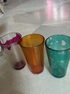 Set of 3 colorful drinking glasses