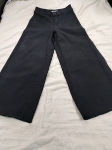 Black Wide LeggedJeans(Bershka)(EUR34)(UK02)(26)High Waist