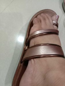 Elegant Bronze Toe-Ring Sandals
