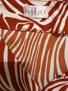 Stylish Printed Blouse with Balloon Sleeves