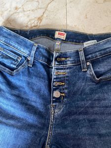 Levis Button fly Closure High Rise Boyfriend Fit