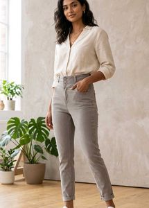 High-Waisted Grey Denim Momfit Jeans