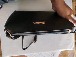 NEW BLACK SLING COLOR BAG