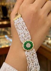 Elegant Pearl and Gold Bracelet