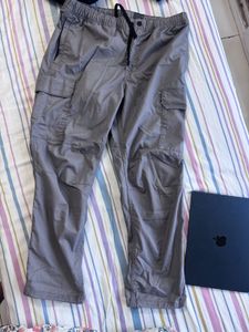 H&m Men's Grey Cargo Pants with zip pockets