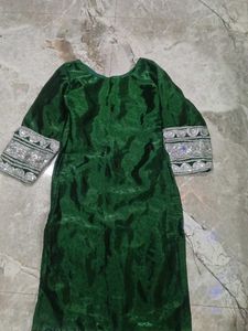 Elegant Green Kurta with Embellished Sleeves