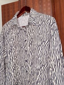 Stylish Print Button-Up Shirt🖤
