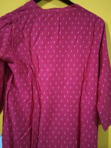 Avaasa Elegant Red Printed Kurta