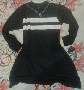 Chic black and white striped long sleeve top