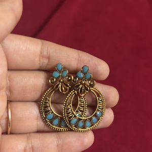 Beautiful Gold Tone Earrings Set
