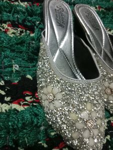 One Time Use Only Heels Hai Isliye Pahan Nhi Rahi New Hai Totally 😍