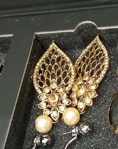 golden netted fancy earrings