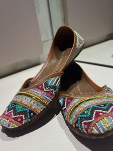 Embellished Juttis/Mojaris