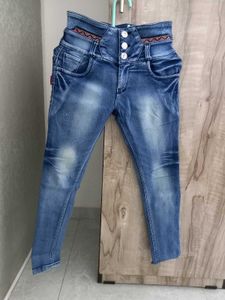 Stylish High-Waisted Denim Jeans
