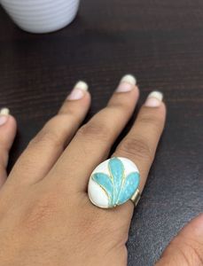 Chic Oval Leaf Design Ring