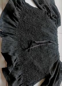 ❗ Attention Sale❗❗Chic Black crop Smocked Top