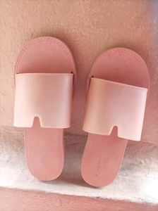 Pink flat For Indoor